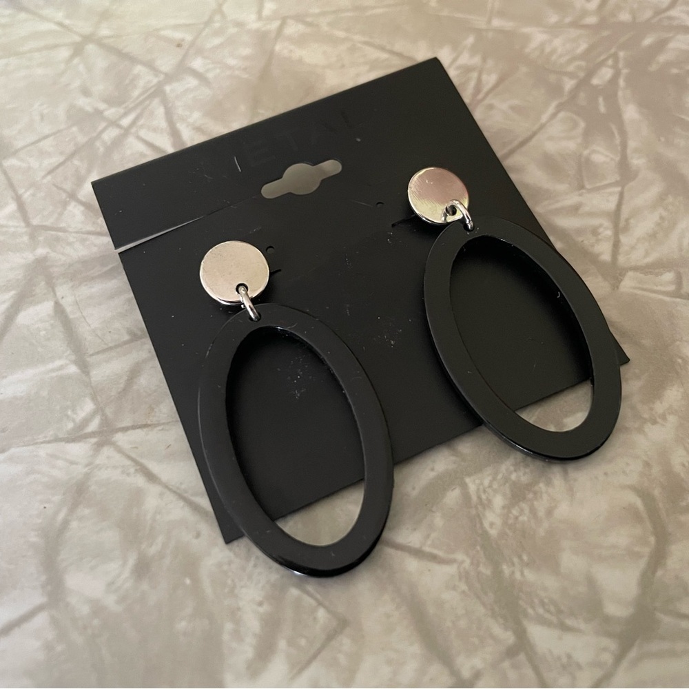 METAL Modern Black Oval s with Silver Tones Circles Earrings
